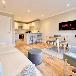 Barbican Loft - With Free Parking Apartment