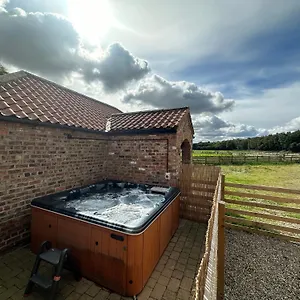 Granary With Hot Tub Holiday home